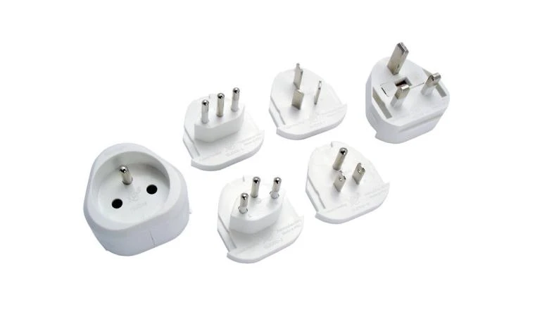 ADAPTATEUR UNIVERSEL VOYAGE