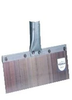 GRATTOIR COFFRAGE SOUDE 300SM 30CM