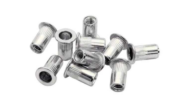 ECROU A SERTIR M3 DIAMETRE 4MM + FORET LOT DE 25
