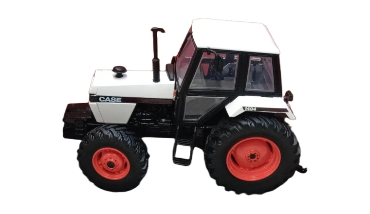 CASE INTERNATIONAL 1494 - 4WD 1 32 UNIVERSAL HOBBI