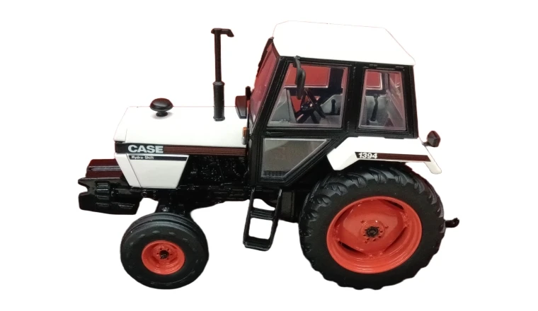 TRACTEUR CASE INTERNATIONAL 1394 AU 1/32 EME UNIVERSAL HOBBIES 1/32