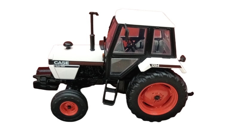 TRACTEUR CASE INTERNATIONAL 1394 AU 1/32 EME UNIVERSAL HOBBIES 1/32