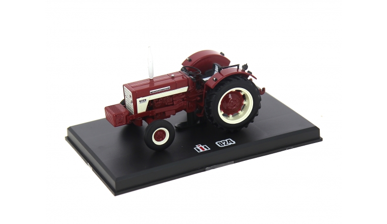 Tracteur IH 824 échelle 1/32 Replicagri