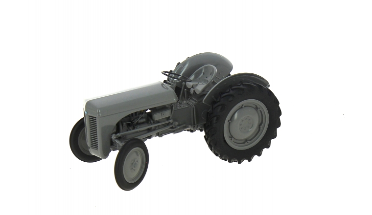 Tracteur Massey Ferguson TE-20  échelle 1/16 Universal Hobbies